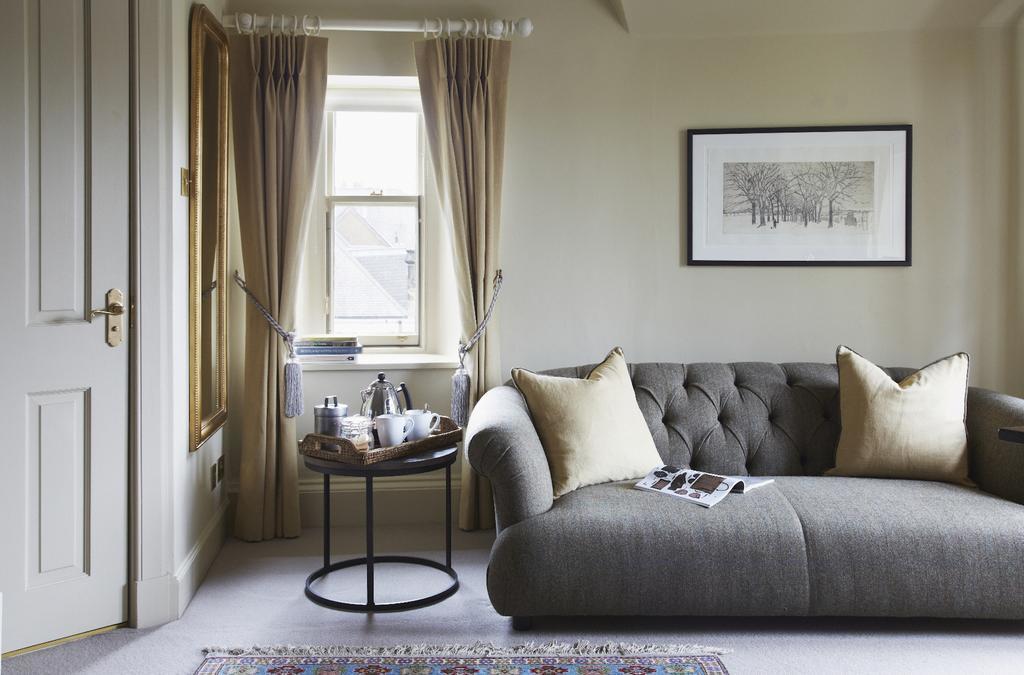 The Roseate Edinburgh - Small Luxury Hotels Of The World Exterior foto A room at The Ivy Hotel