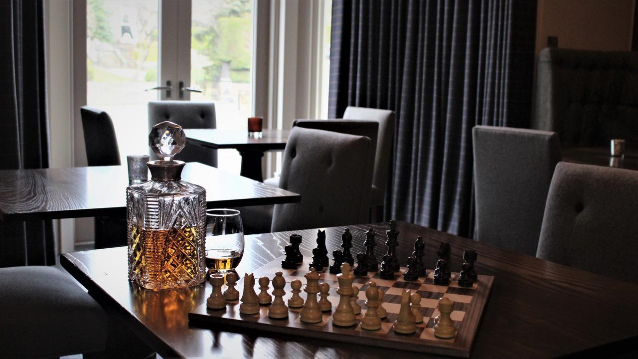 The Roseate Edinburgh - Small Luxury Hotels Of The World Exterior foto A chess set