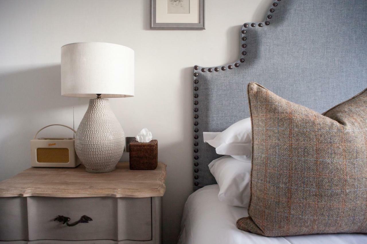 The Roseate Edinburgh - Small Luxury Hotels Of The World Exterior foto A bedside table