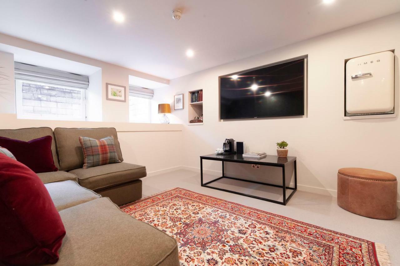 The Roseate Edinburgh - Small Luxury Hotels Of The World Exterior foto A living room in a serviced apartment in London
