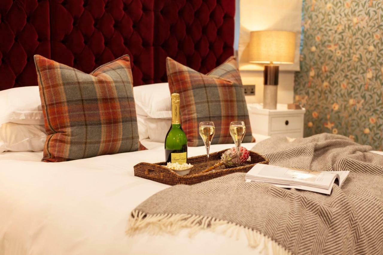 The Roseate Edinburgh - Small Luxury Hotels Of The World Exterior foto A bedroom at The Old Inn
