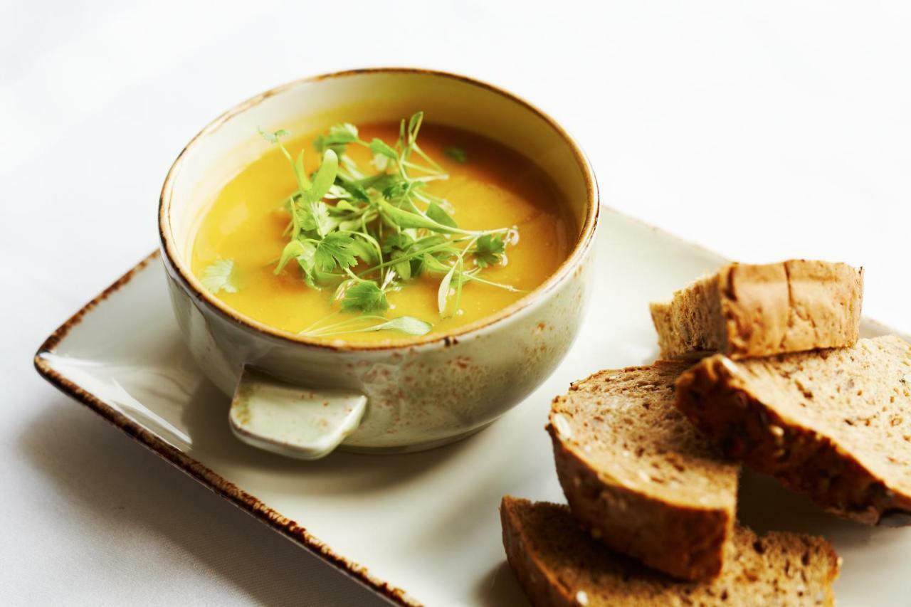 The Roseate Edinburgh - Small Luxury Hotels Of The World Exterior foto A bowl of carrot and coriander soup